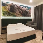 Ruko Boutique Golem (Tirana)