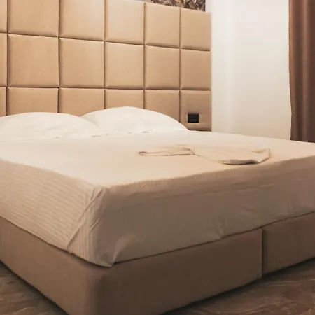 Ruko Boutique Golem (Tirana)