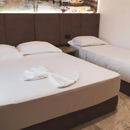 Ξενοδοχείο Ruko Boutique Golem (Tirana)